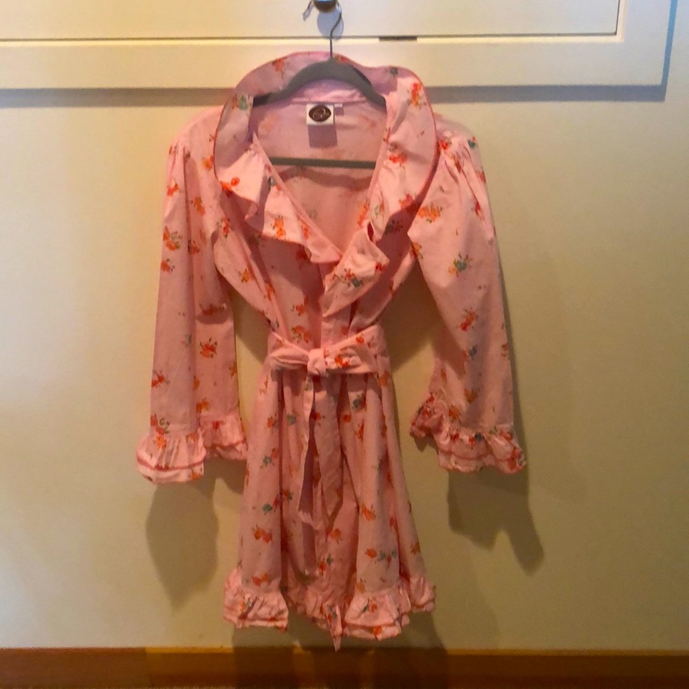 Amity Home cotton robe. Size medium. Beautiful rose pattern.